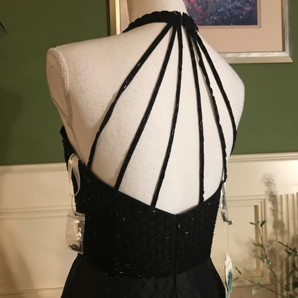 Formal evening ball gown dress - Picture 6 of 8